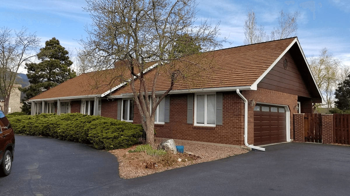 CeDUR Golden Cedar shake on a brick ranch home