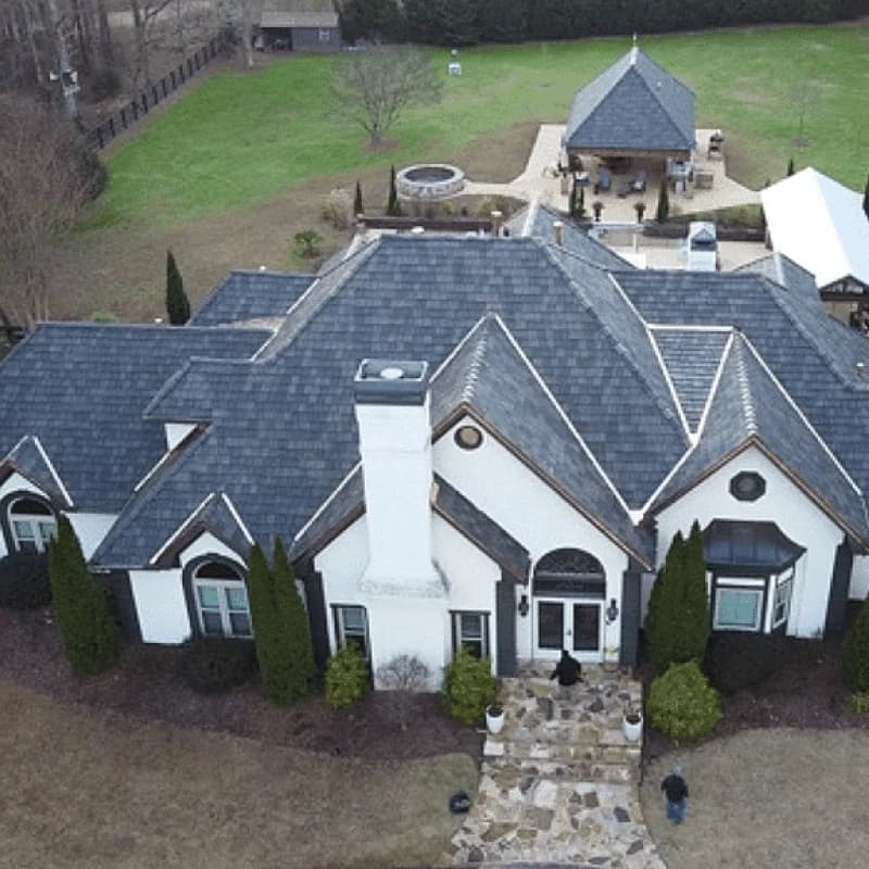 Wayzata home with DaVinci Single-Width Shake in Black Oak